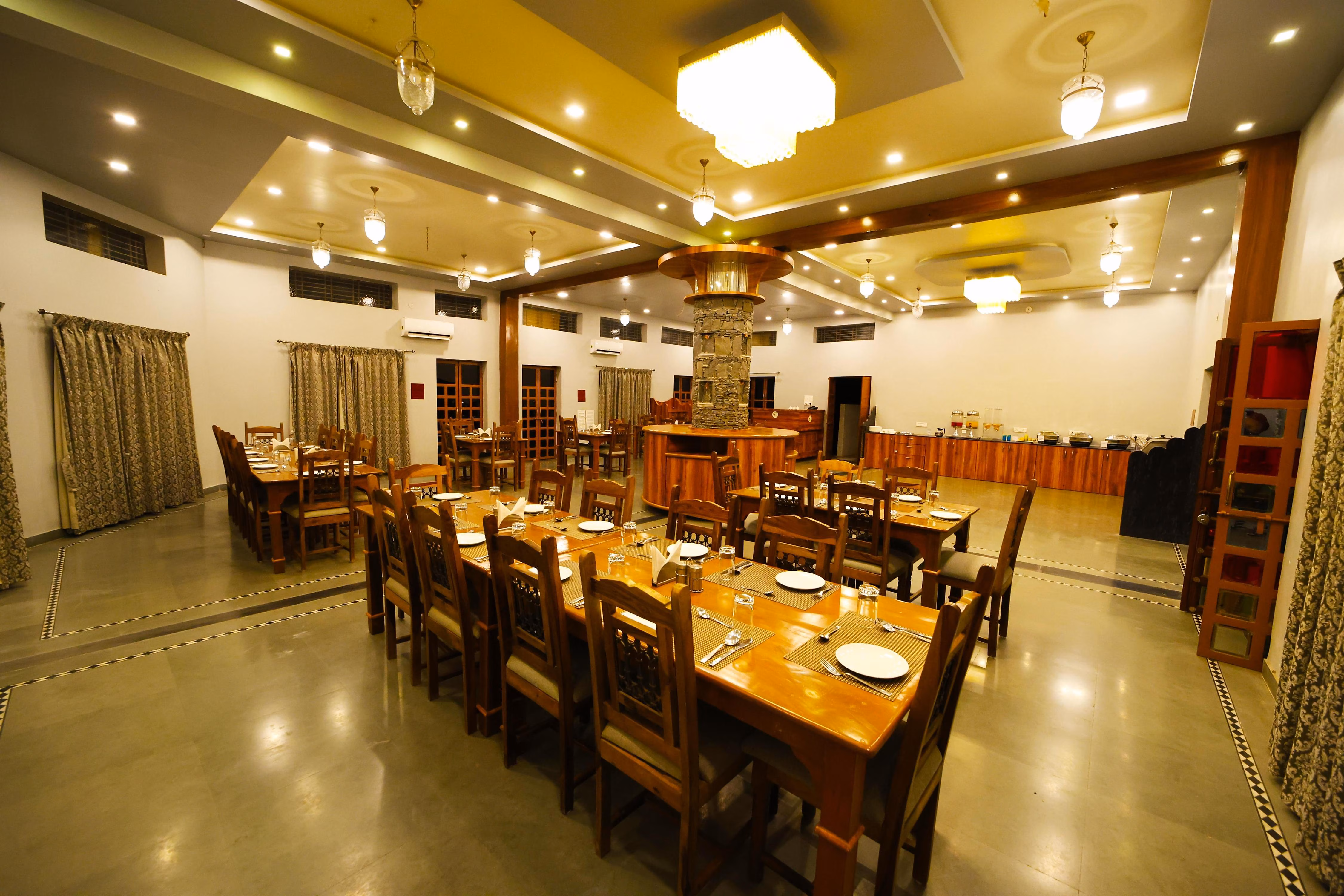 Luxury resort restorand dining area